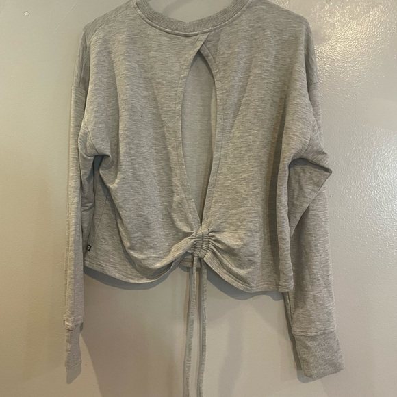 Marika Light Gray Open-Back Sweatshirt Size M - Picture 2 of 4